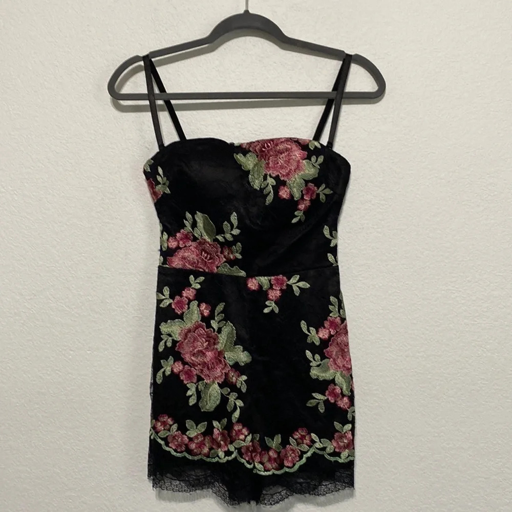 Bebe NEW Francis Fairy Embroidered Laceup Romper Romantic Goth Romper Size 0